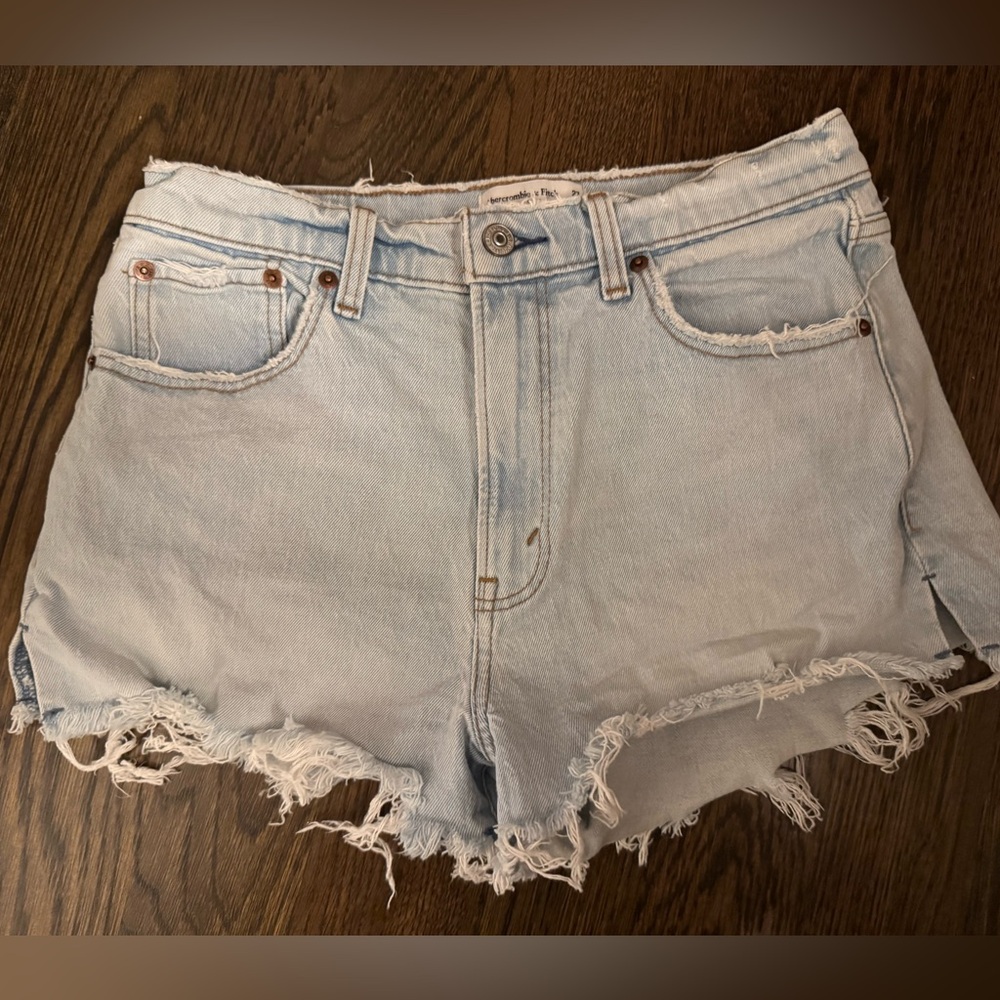 Abercrombie & Fitch Blue Jean Shorts Distressed High-Waisted mom shorts, 27